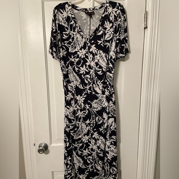 Lane Bryant Dresses & Skirts - Lane Bryant silk floral dress. Lost weight getting rid of the entire closet